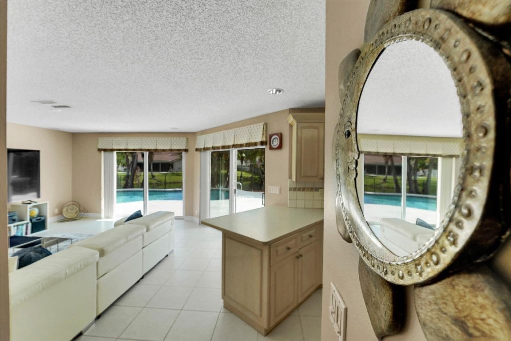 9800 NW 10th Court, Plantation, FL 33322 Photo