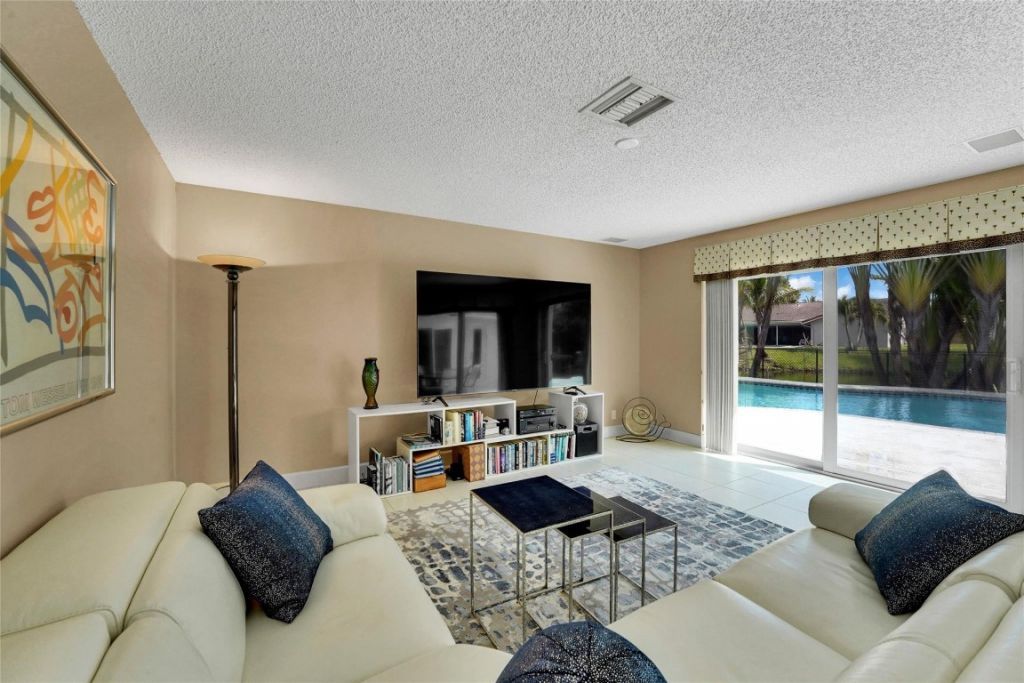 9800 NW 10th Court, Plantation, FL 33322 Photo