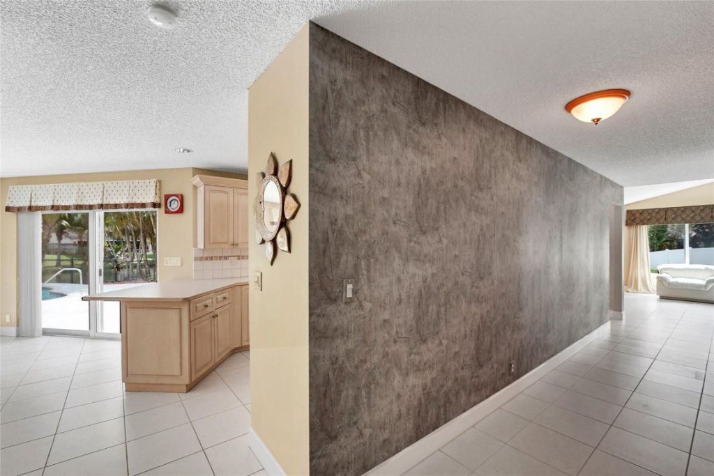 9800 NW 10th Court, Plantation, FL 33322 Photo