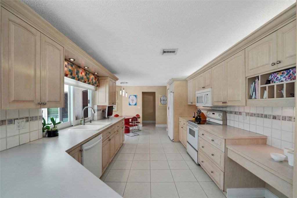 9800 NW 10th Court, Plantation, FL 33322 Photo