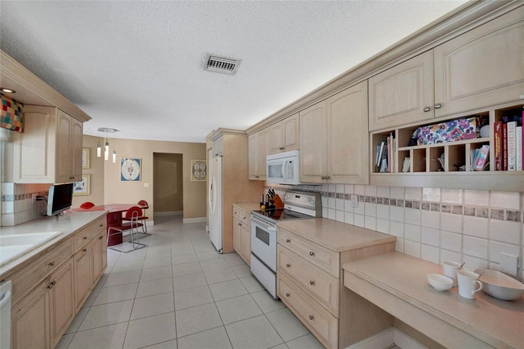 9800 NW 10th Court, Plantation, FL 33322 Photo