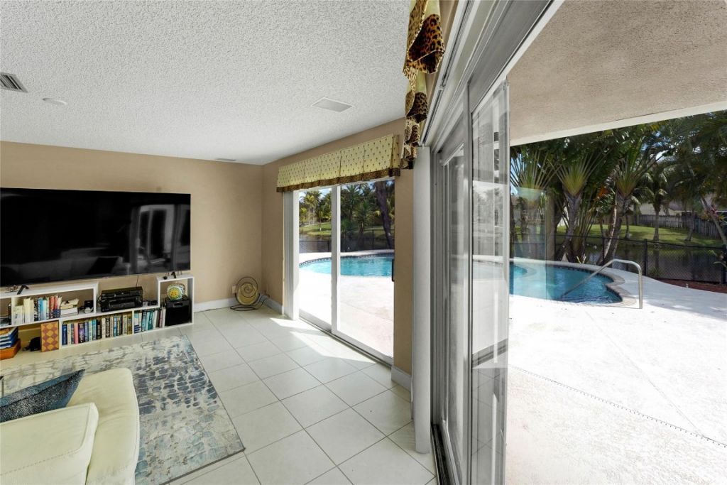 9800 NW 10th Court, Plantation, FL 33322 Photo
