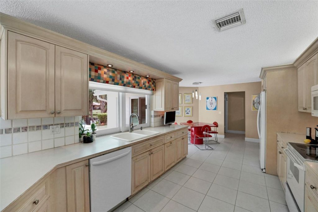 9800 NW 10th Court, Plantation, FL 33322 Photo