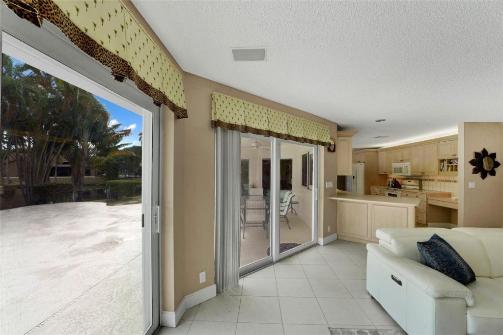 9800 NW 10th Court, Plantation, FL 33322 Photo