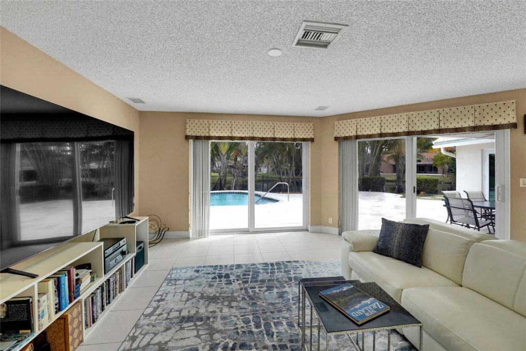 9800 NW 10th Court, Plantation, FL 33322 Photo