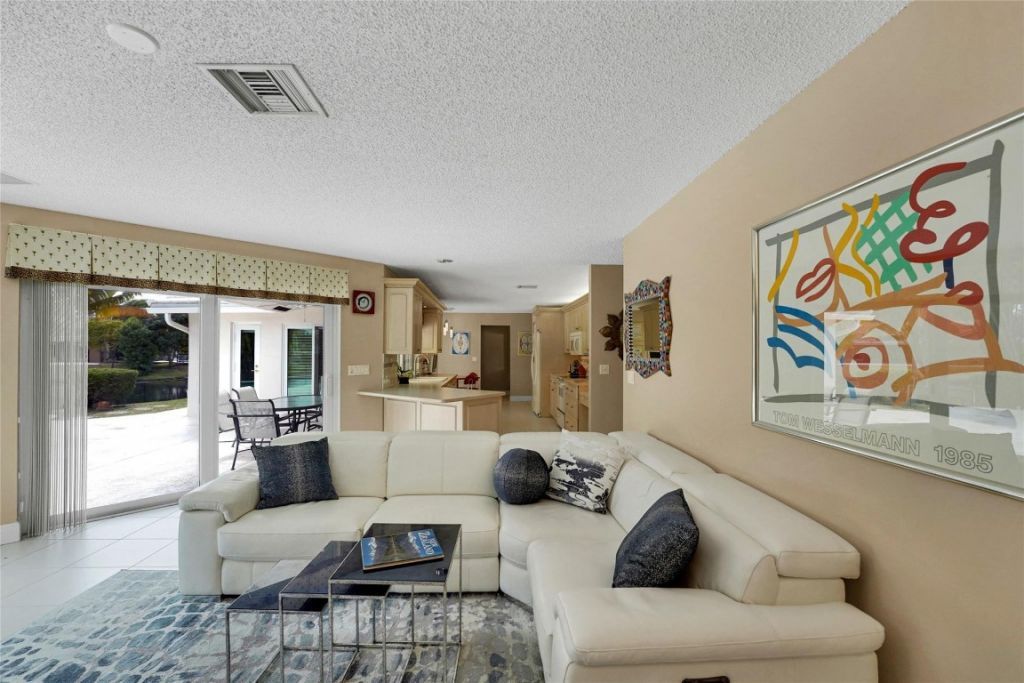 9800 NW 10th Court, Plantation, FL 33322 Photo