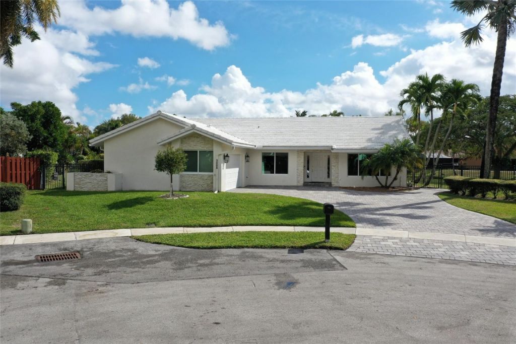 9800 NW 10th Court, Plantation, FL 33322 Photo