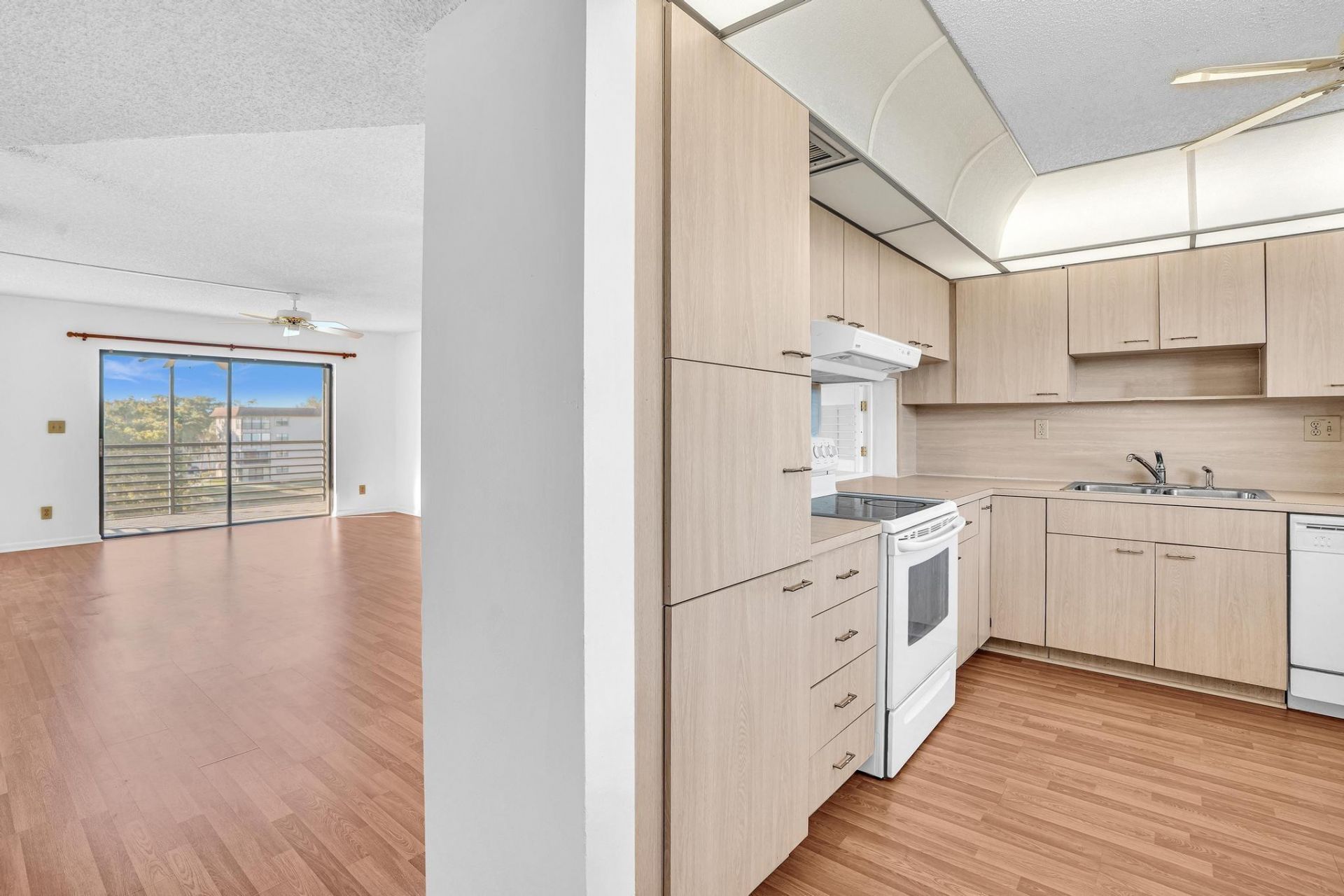 4930 E Sabal Palm Boulevard, Unit 409, Tamarac, FL 33319 Photo