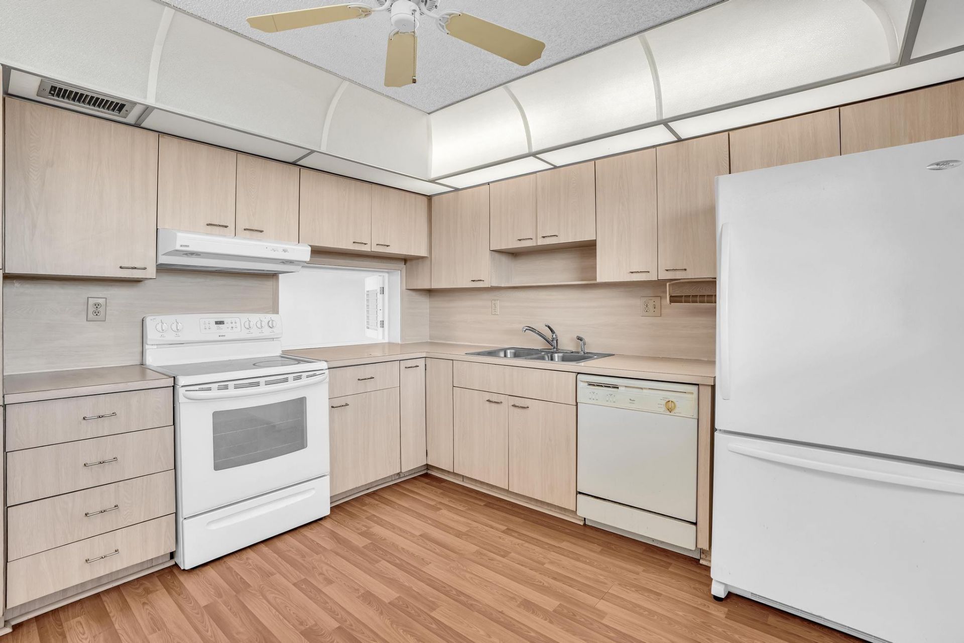 4930 E Sabal Palm Boulevard, Unit 409, Tamarac, FL 33319 Photo