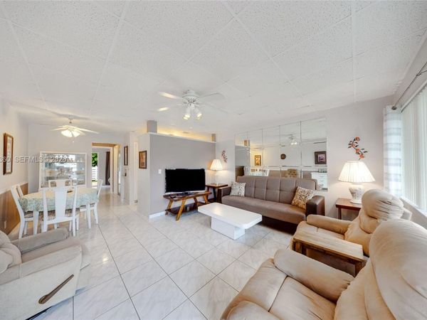 815 SW 10th Ter , Unit 6V, Hallandale Beach, FL 33009