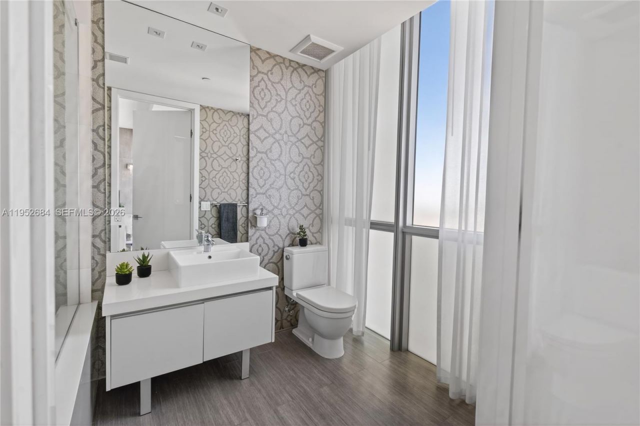 1100 Biscayne Blvd , Unit 5306, Miami, FL 33132 Photo