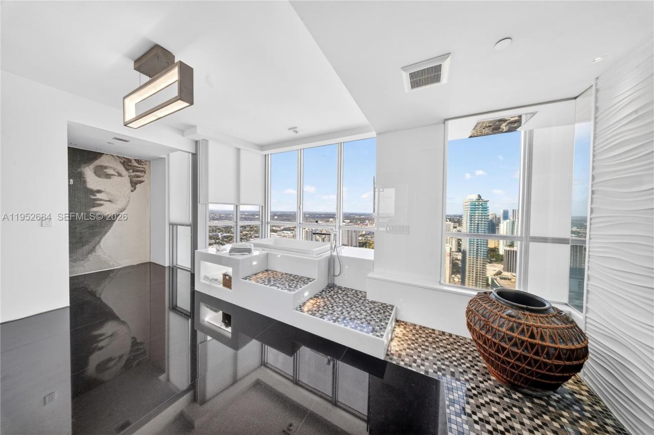 1100 Biscayne Blvd , Unit 5306, Miami, FL 33132 Photo