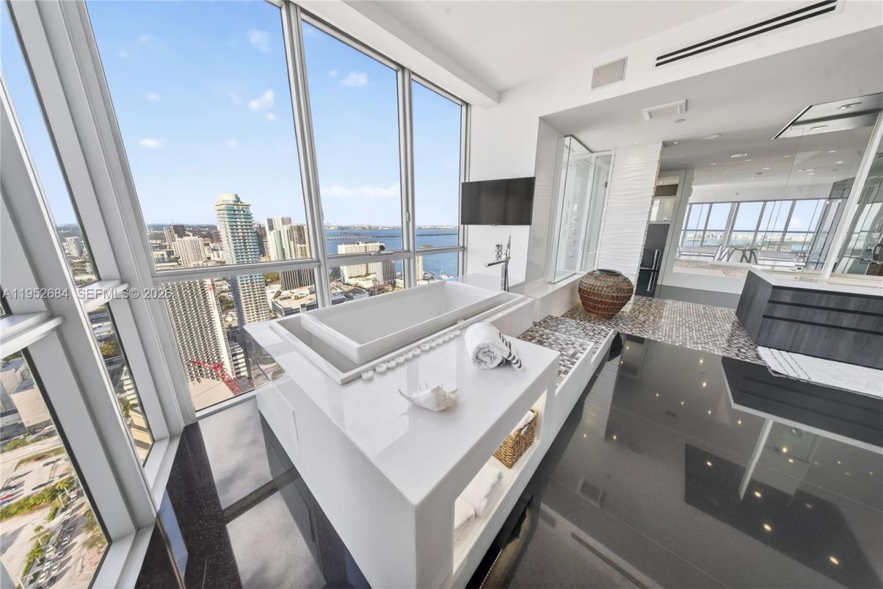 1100 Biscayne Blvd, Unit 5306, Miami, FL 33132 Photo