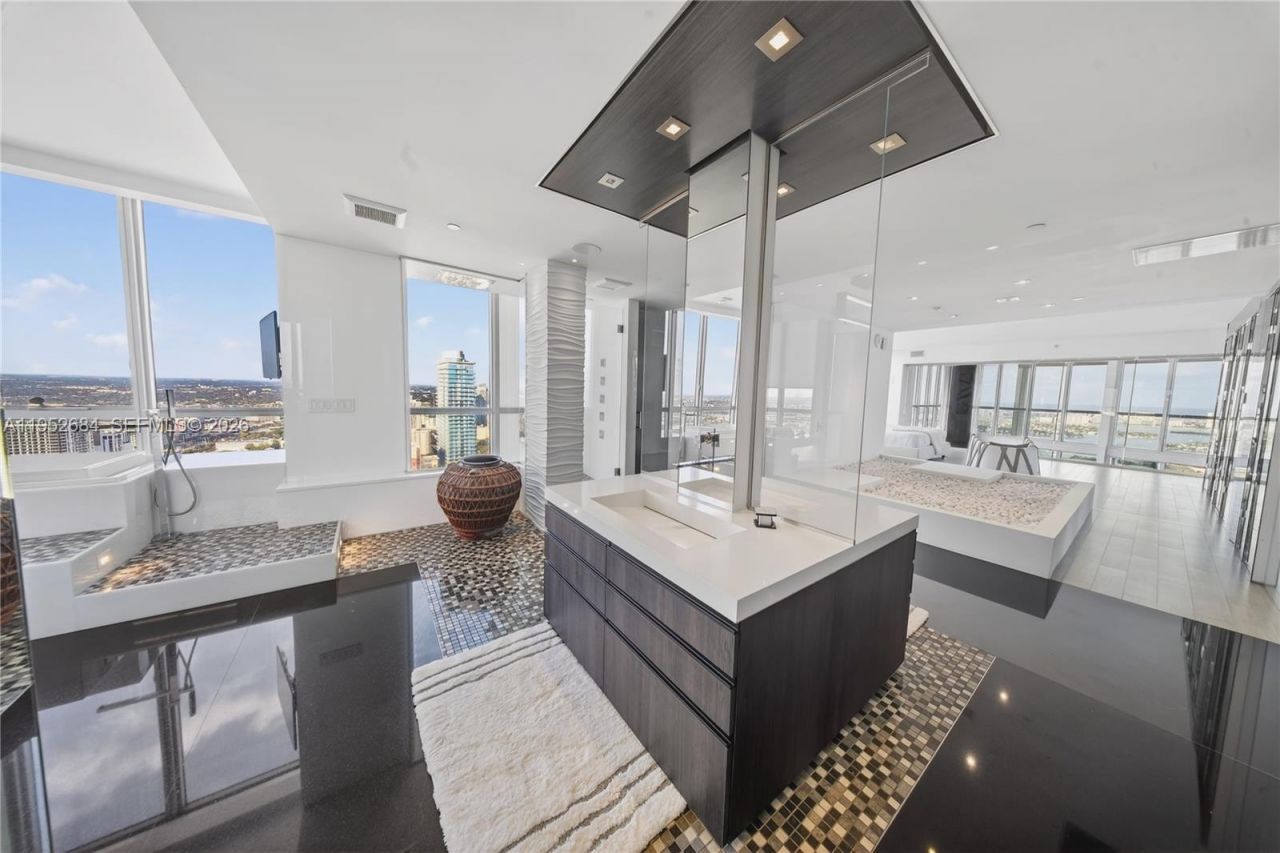 1100 Biscayne Blvd , Unit 5306, Miami, FL 33132 Photo