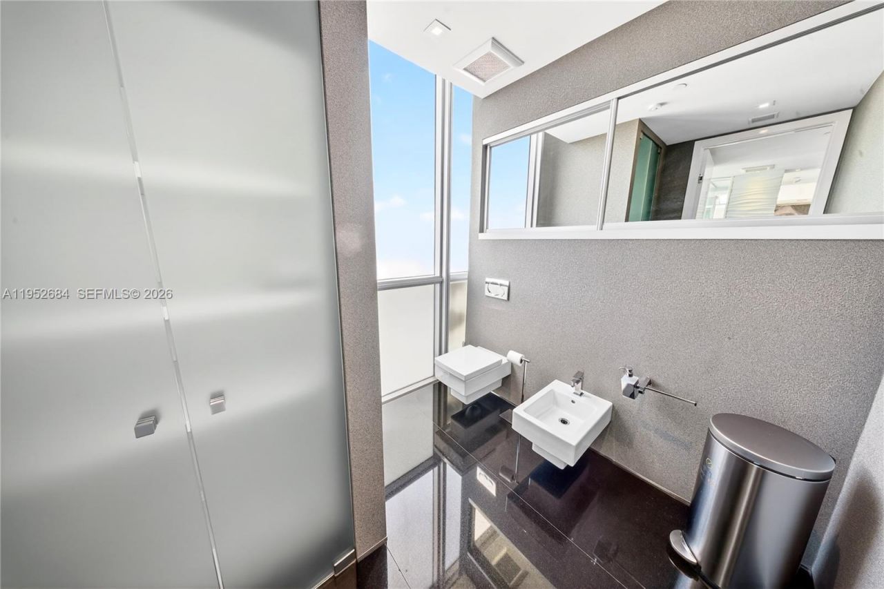 1100 Biscayne Blvd , Unit 5306, Miami, FL 33132 Photo