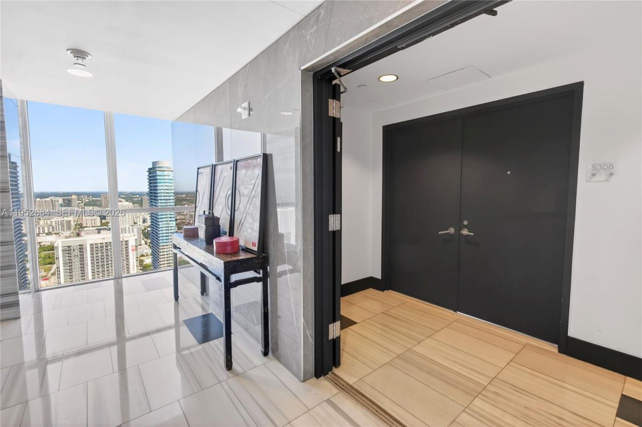 1100 Biscayne Blvd , Unit 5306, Miami, FL 33132 Photo