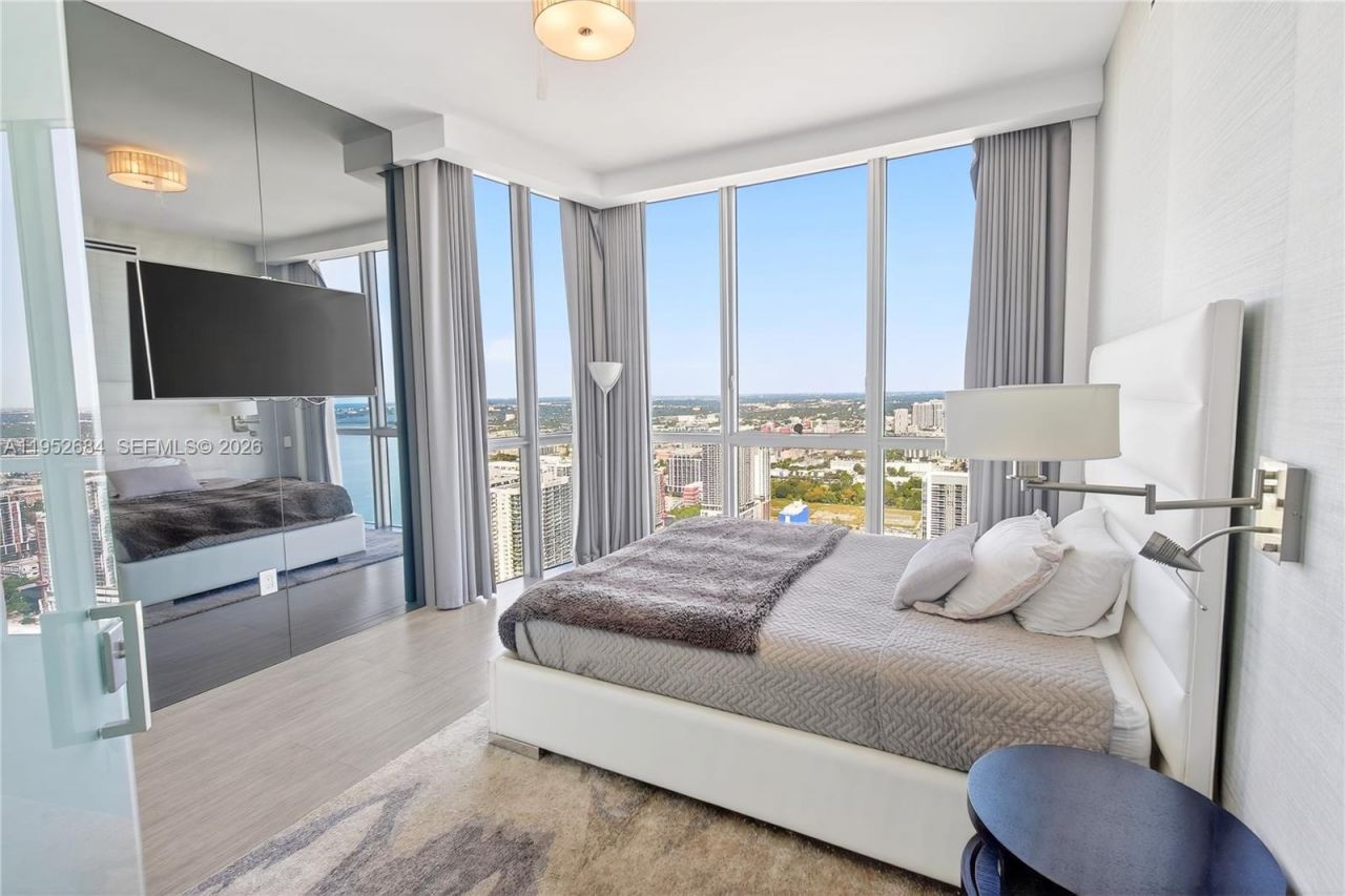 1100 Biscayne Blvd , Unit 5306, Miami, FL 33132 Photo