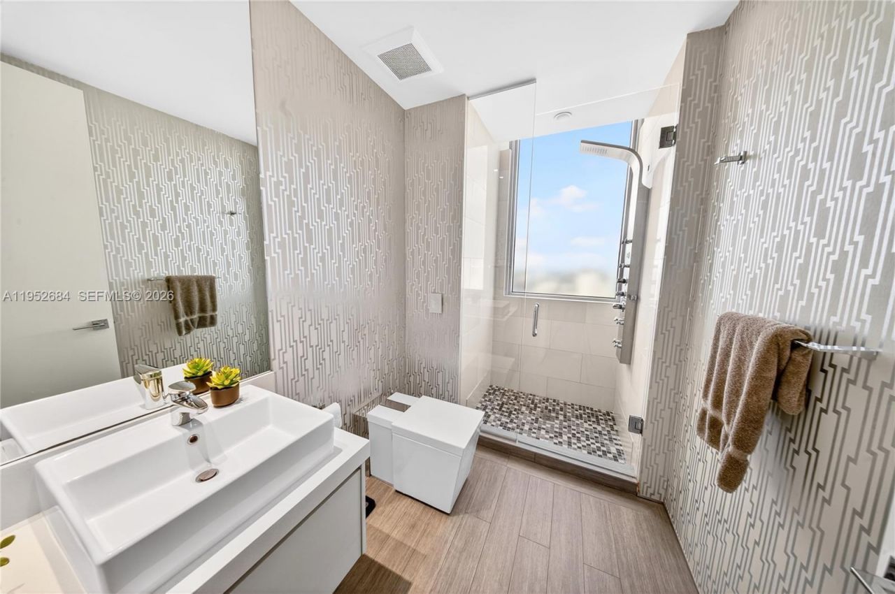 1100 Biscayne Blvd , Unit 5306, Miami, FL 33132 Photo