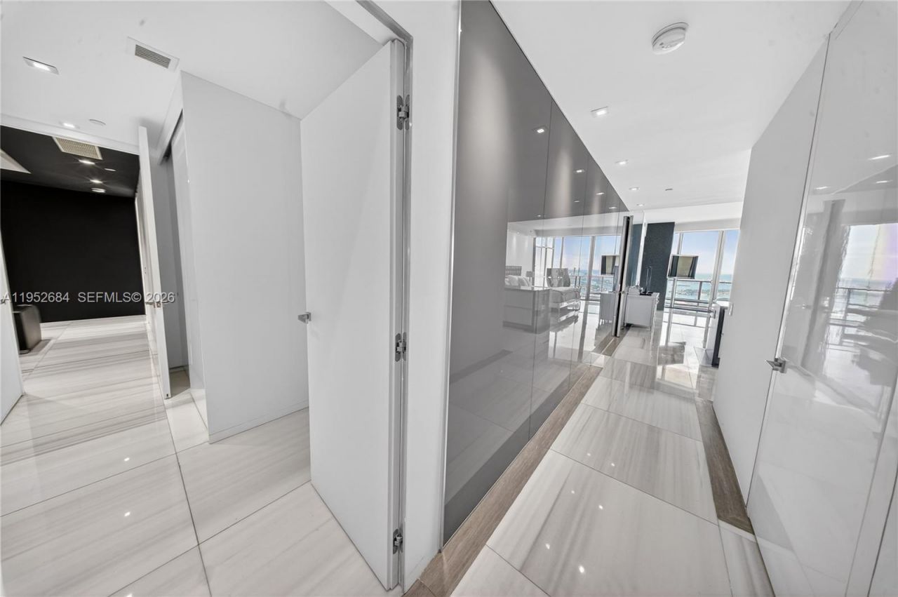 1100 Biscayne Blvd, Unit 5306, Miami, FL 33132 Photo