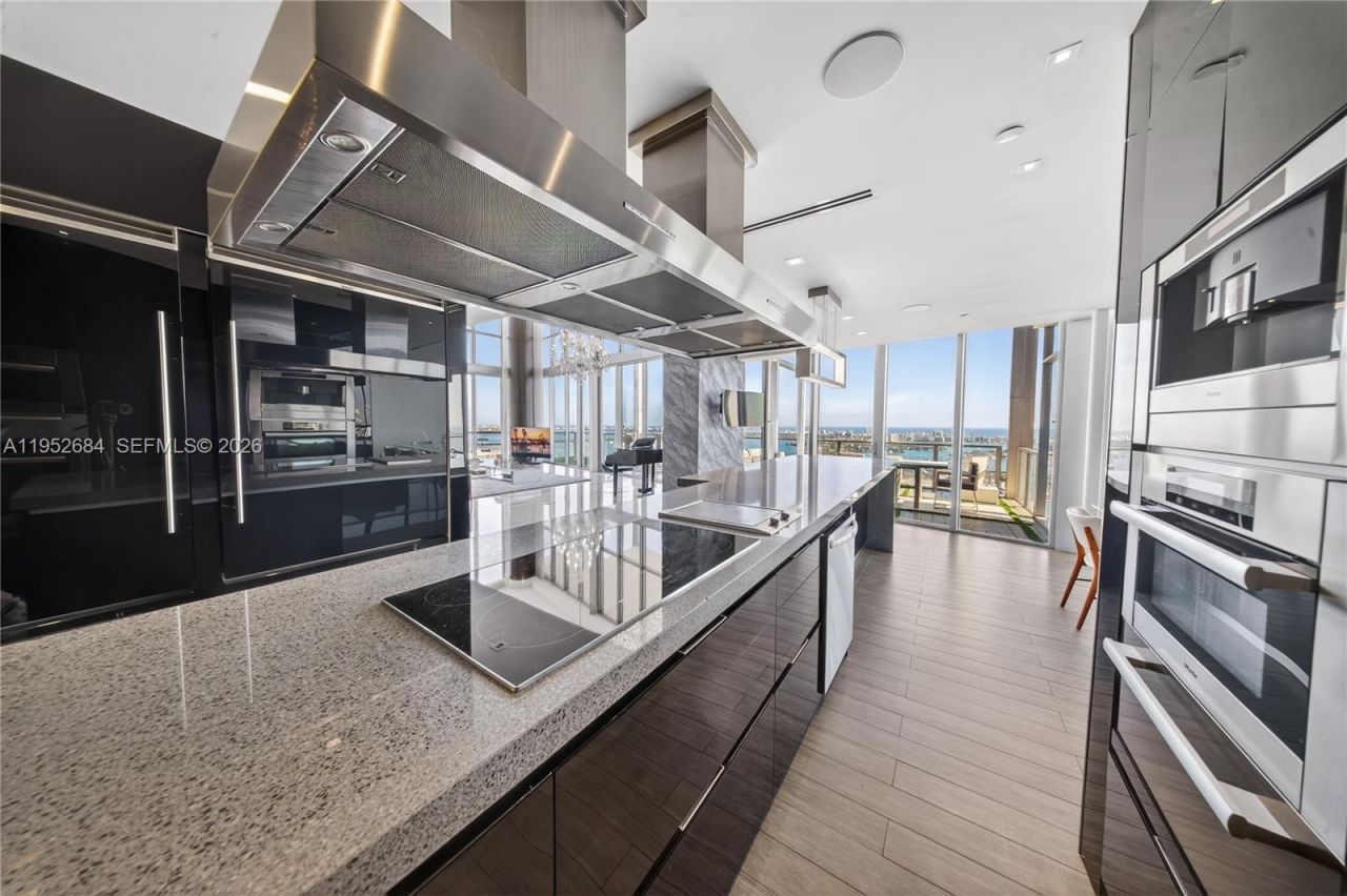 1100 Biscayne Blvd , Unit 5306, Miami, FL 33132 Photo