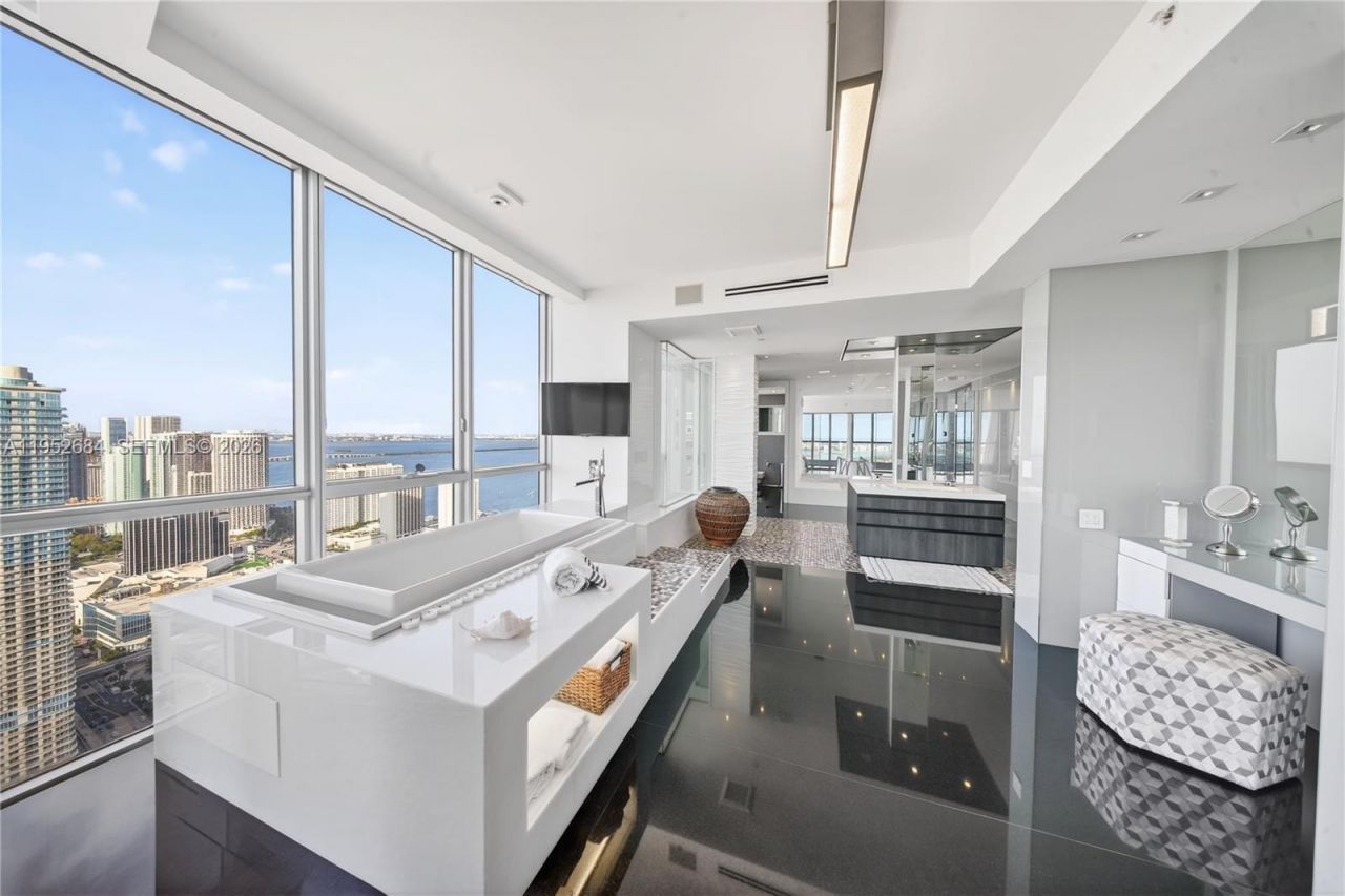 1100 Biscayne Blvd, Unit 5306, Miami, FL 33132 Photo