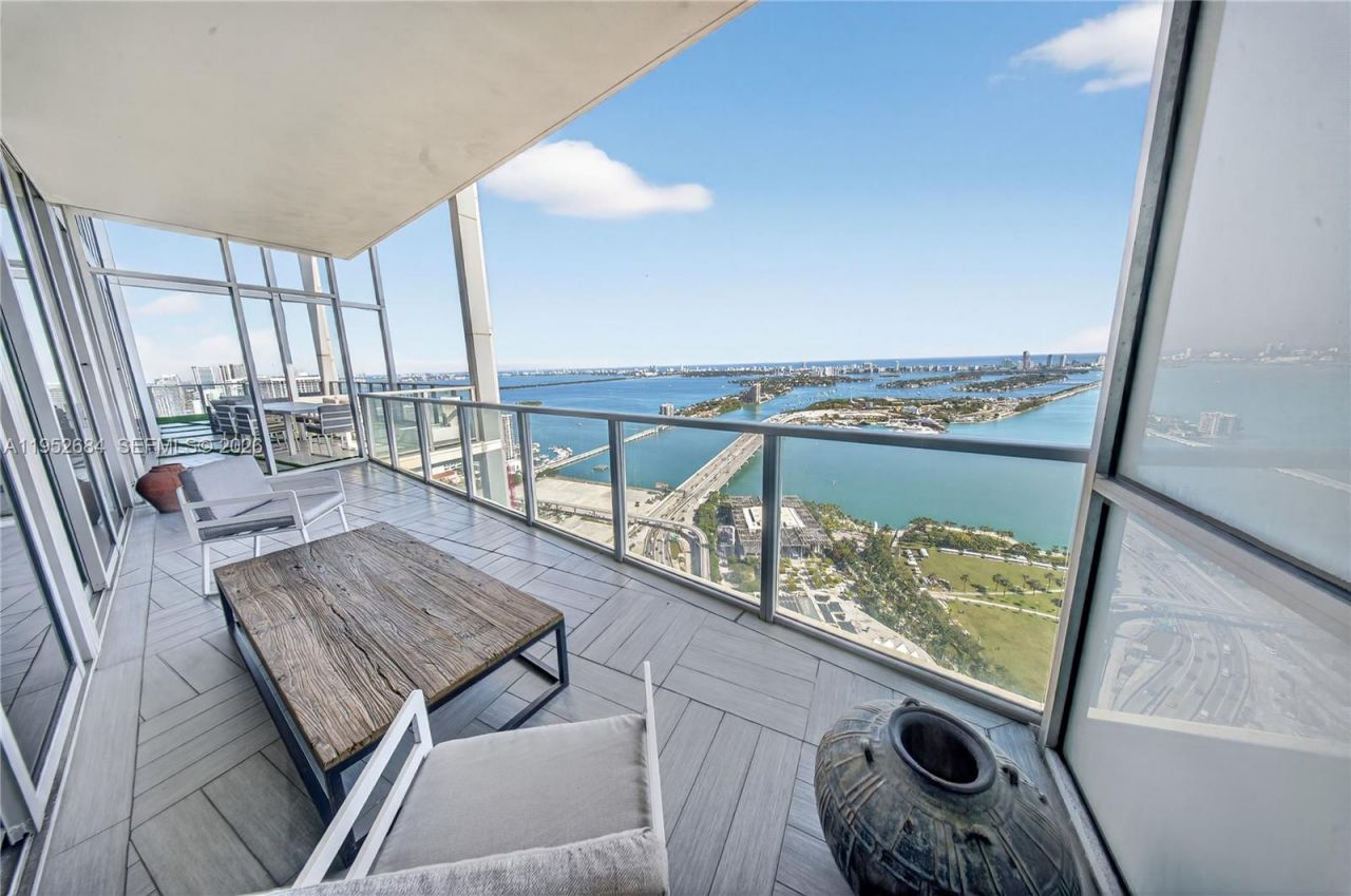 1100 Biscayne Blvd , Unit 5306, Miami, FL 33132 Photo