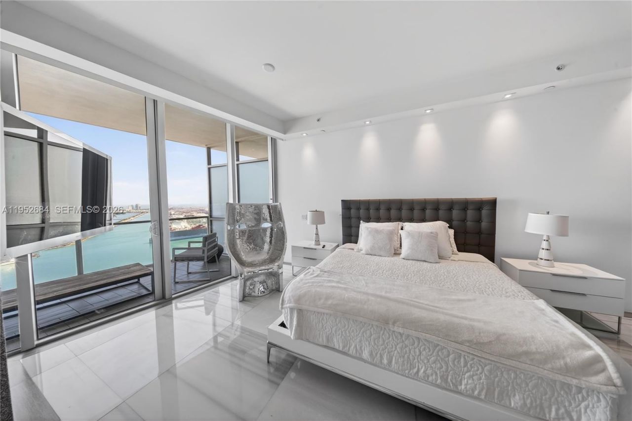 1100 Biscayne Blvd , Unit 5306, Miami, FL 33132 Photo