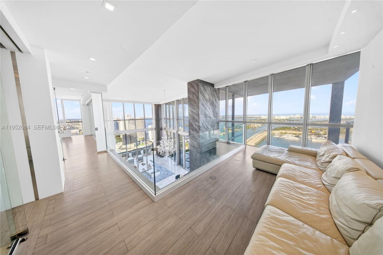 1100 Biscayne Blvd , Unit 5306, Miami, FL 33132 Photo