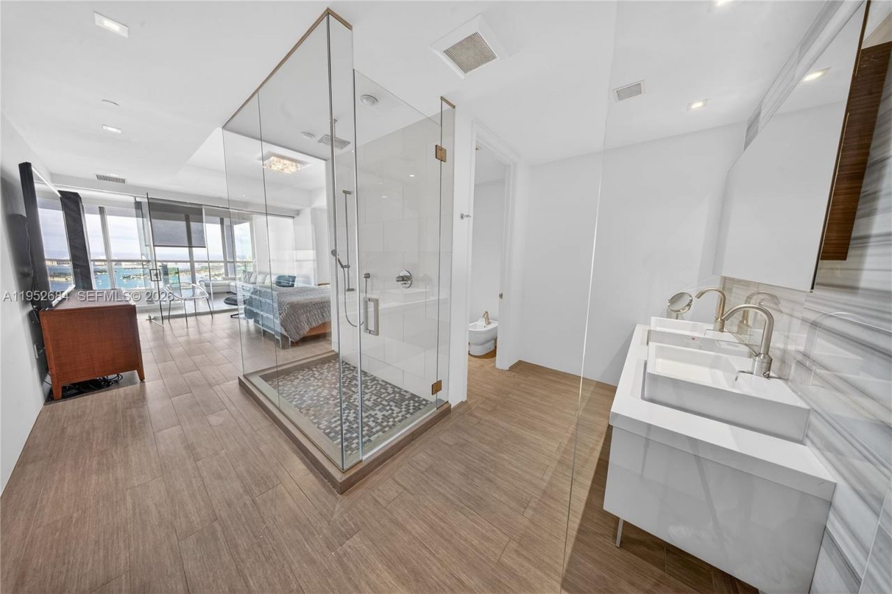 1100 Biscayne Blvd, Unit 5306, Miami, FL 33132 Photo