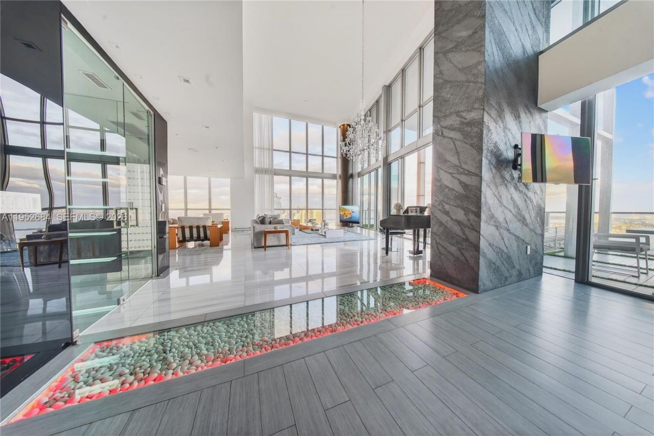 1100 Biscayne Blvd , Unit 5306, Miami, FL 33132 Photo