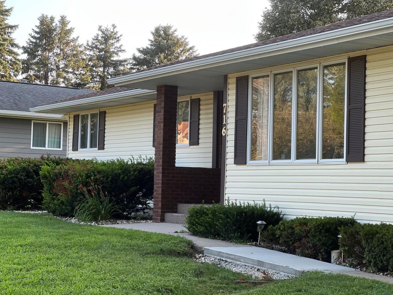 716 Meadow Ln, Storm Lake, IA 50588 Main Photo