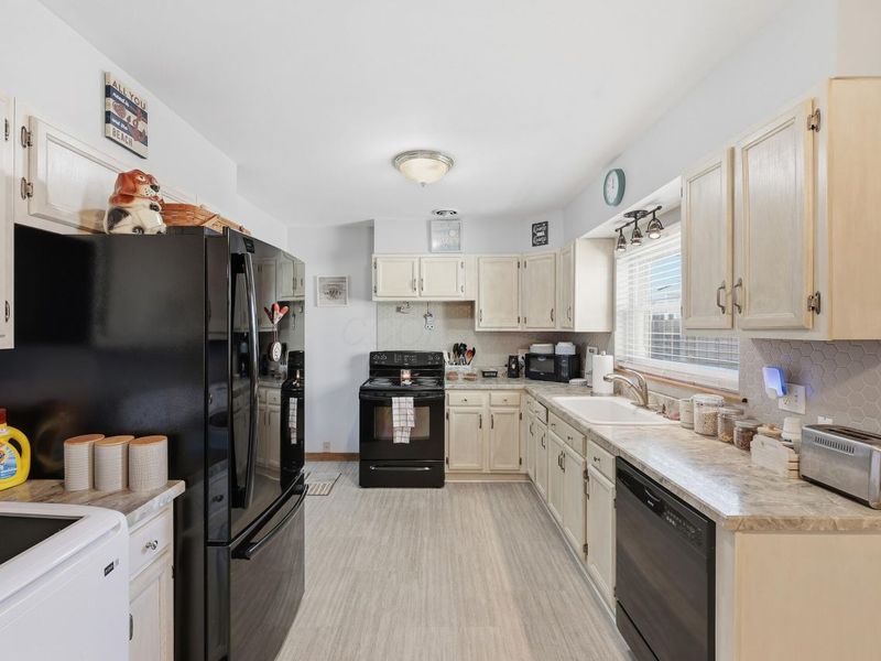 263 Merriman Drive, West Jefferson, OH 43162 Photo 10