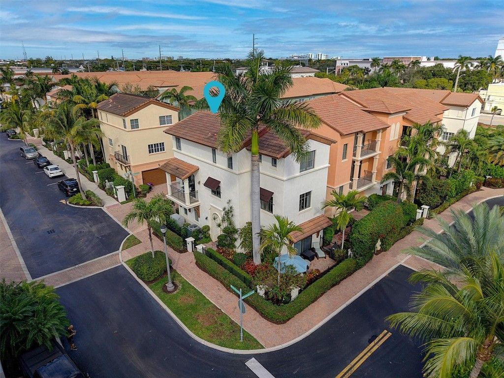 72 NW Chaucer Ln, Boca Raton, FL 33432 Photo