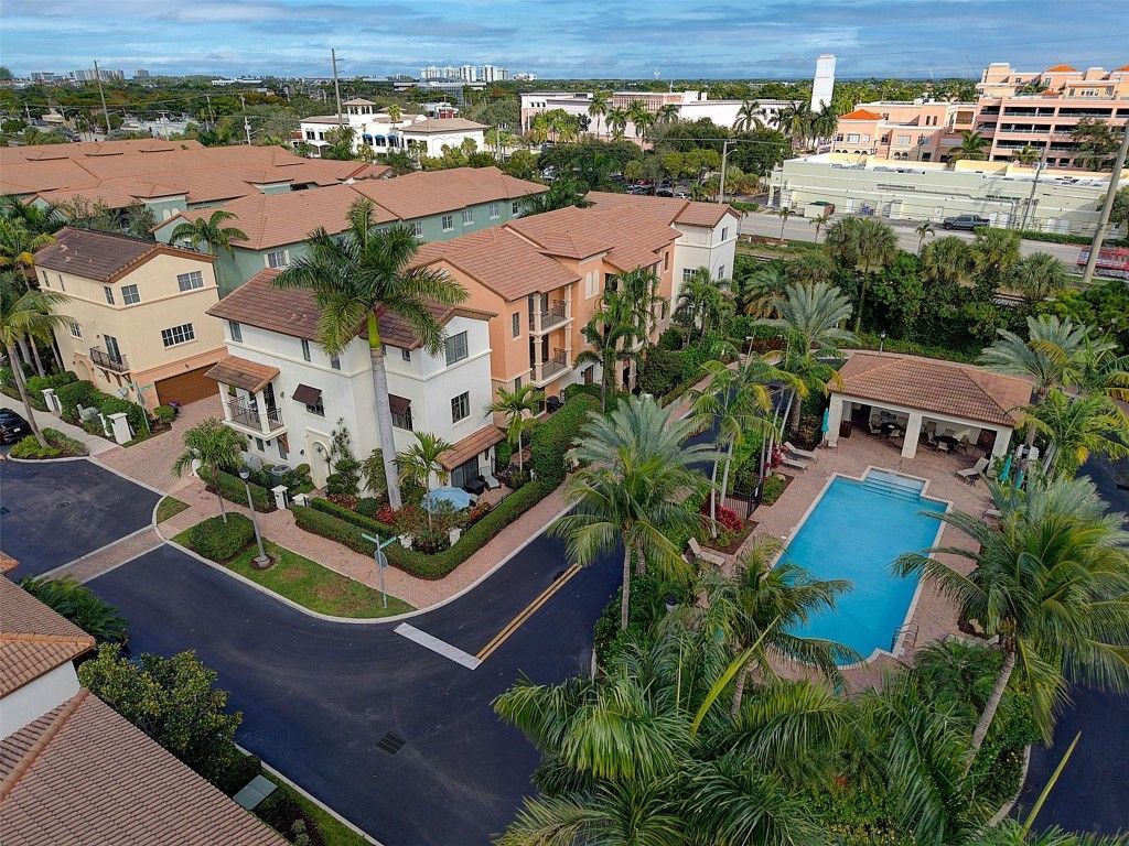 72 NW Chaucer Ln, Boca Raton, FL 33432 Photo