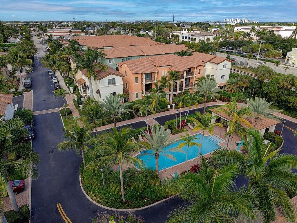 72 NW Chaucer Ln, Boca Raton, FL 33432 Photo