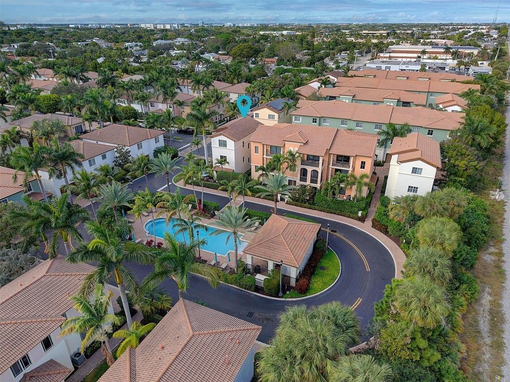 72 NW Chaucer Ln, Boca Raton, FL 33432 Photo