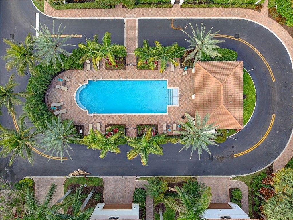 72 NW Chaucer Ln, Boca Raton, FL 33432 Photo