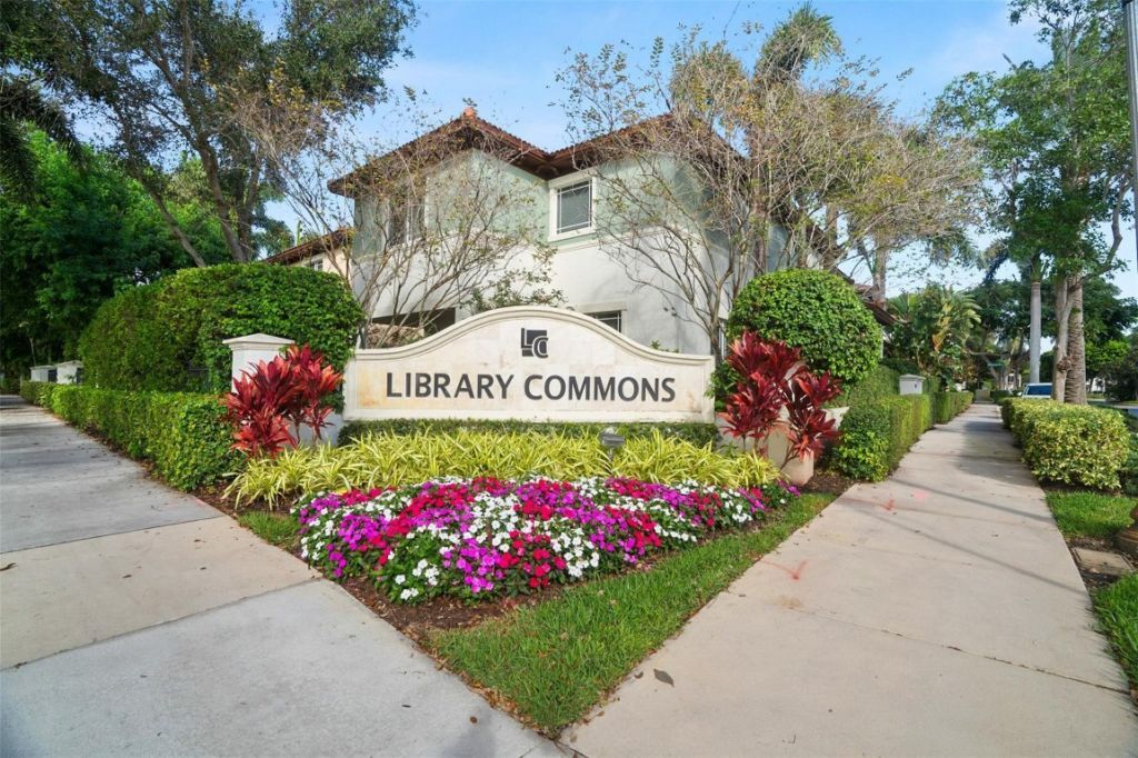 72 NW Chaucer Ln, Boca Raton, FL 33432 Photo