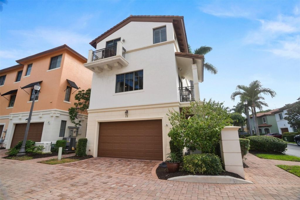 72 NW Chaucer Ln, Boca Raton, FL 33432 Photo