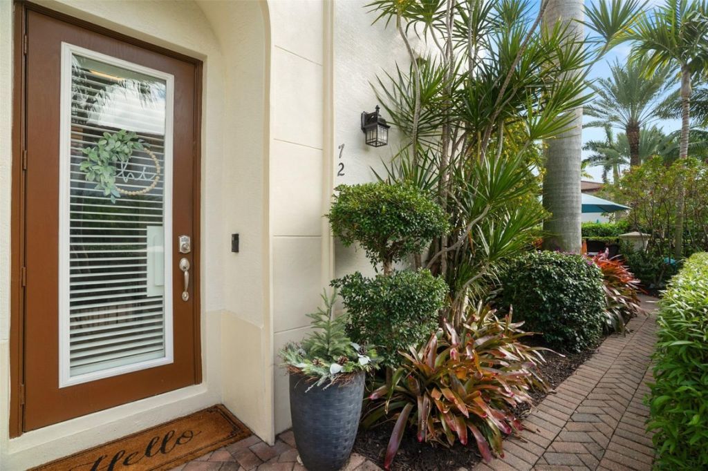 72 NW Chaucer Ln, Boca Raton, FL 33432 Photo