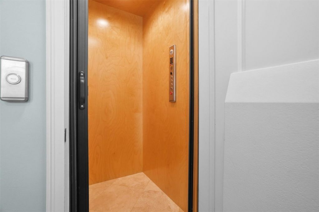 72 NW Chaucer Ln, Boca Raton, FL 33432 Photo