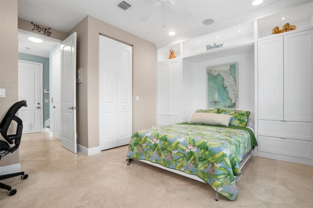 72 NW Chaucer Ln, Boca Raton, FL 33432 Photo