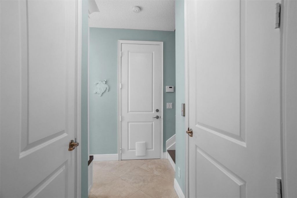 72 NW Chaucer Ln, Boca Raton, FL 33432 Photo