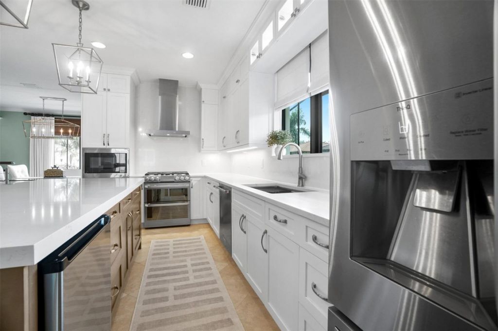 72 NW Chaucer Ln, Boca Raton, FL 33432 Photo