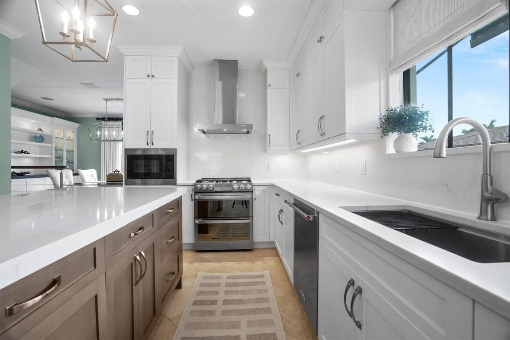 72 NW Chaucer Ln, Boca Raton, FL 33432 Photo