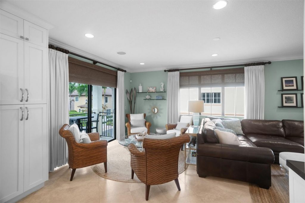 72 NW Chaucer Ln, Boca Raton, FL 33432 Photo