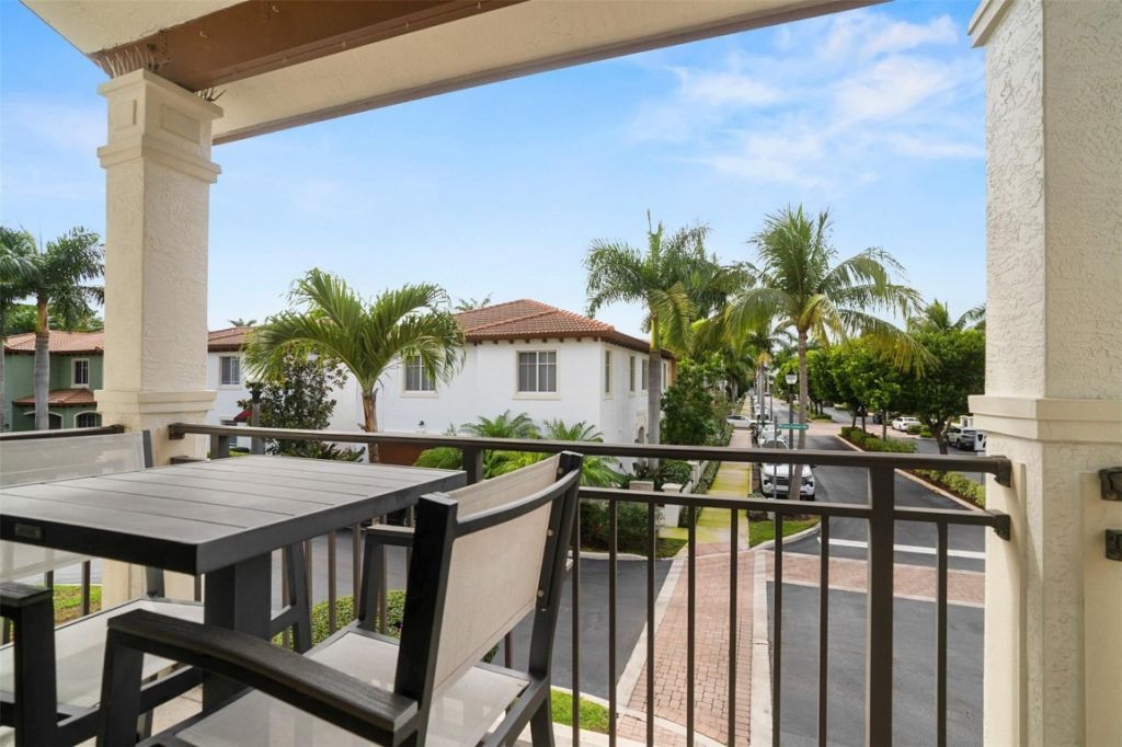 72 NW Chaucer Ln, Boca Raton, FL 33432 Photo