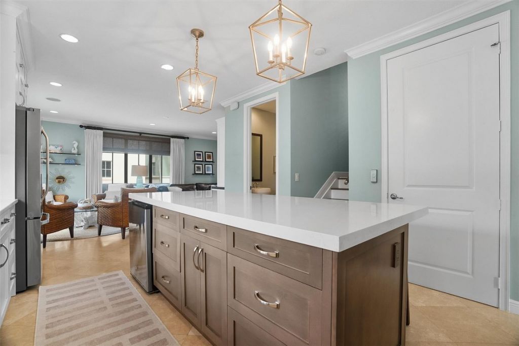 72 NW Chaucer Ln, Boca Raton, FL 33432 Photo