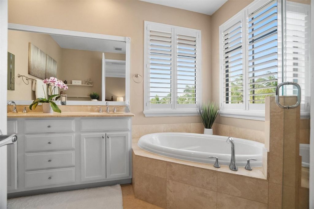 72 NW Chaucer Ln, Boca Raton, FL 33432 Photo