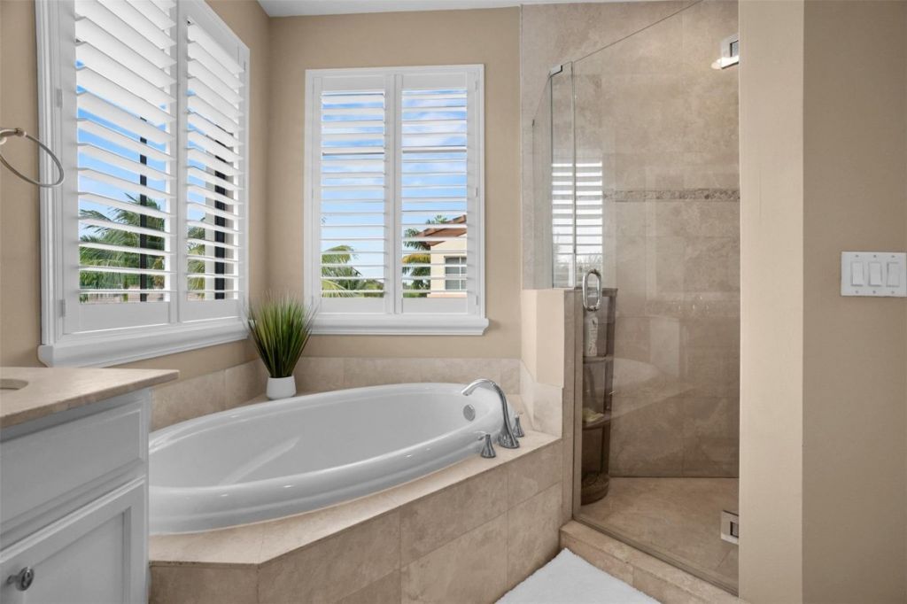 72 NW Chaucer Ln, Boca Raton, FL 33432 Photo